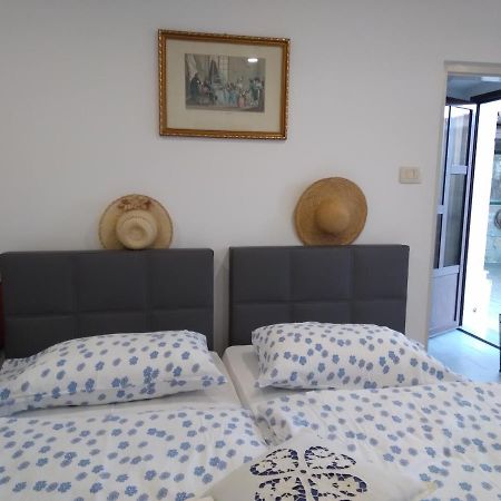 Tourist Farm With Apartments Fig Tree Dekani Экстерьер фото