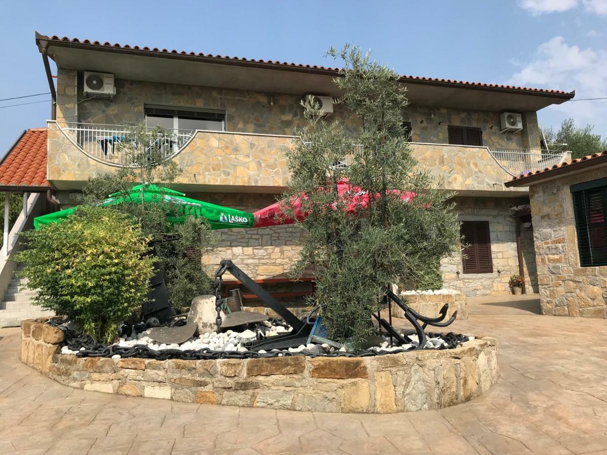 Tourist Farm With Apartments Fig Tree Dekani Экстерьер фото