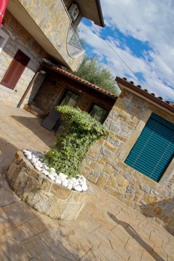 Tourist Farm With Apartments Fig Tree Dekani Экстерьер фото